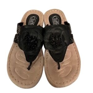 Cliffs by White Mountain Women's‎ Cynthia Wedge Sandal Black Floral 6.5 thong